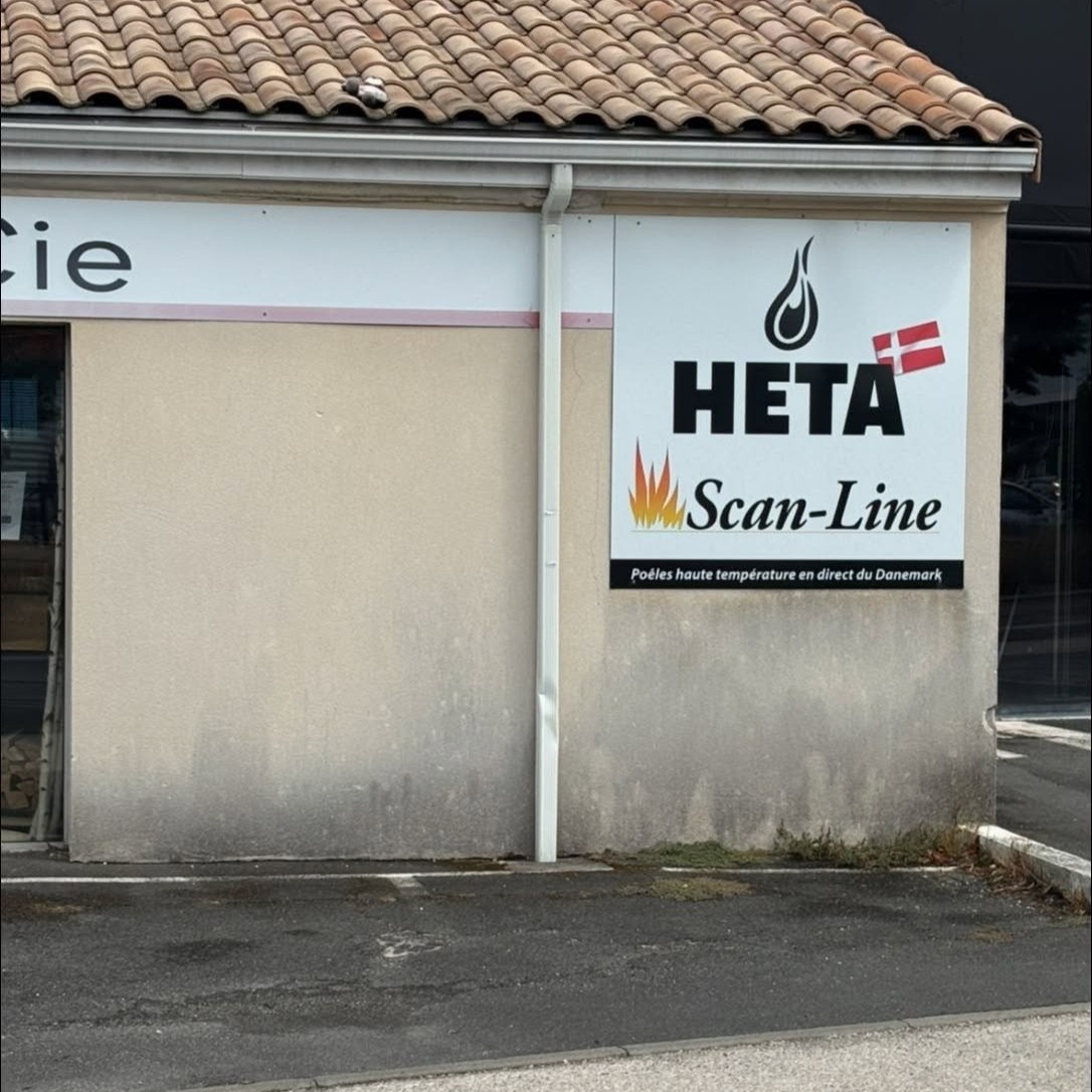Enseigne Heta Scan-Line et mur crépi avant nettoyage en Gironde